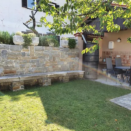 Kraljeva Apartma *